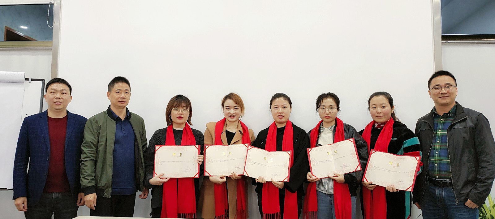 一(yi)建(jian)園(yuan)林(lin)標(biao)書學(xué)(xue)院(yuan)聘任(ren)第一批(pi)老(lao)師