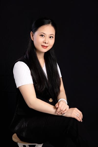 地産(chan)景觀(guan)研究(jiu)院(yuan)  設(shè)計(ji)院(yuan)長(zhang) 鄭(zheng)霞(xia)