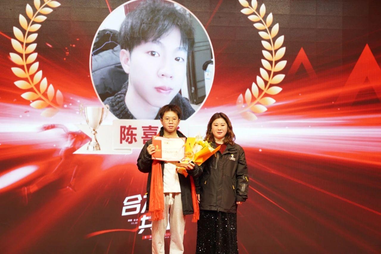 湖南(nan)省一建(jian)園林建設(shè)有限(xian)公(gong)司(si) 湖(hu)南(nan)省(sheng)一建(jian)園(yuan)林(lin)建設(shè)有(you)限(xian)公司(si)