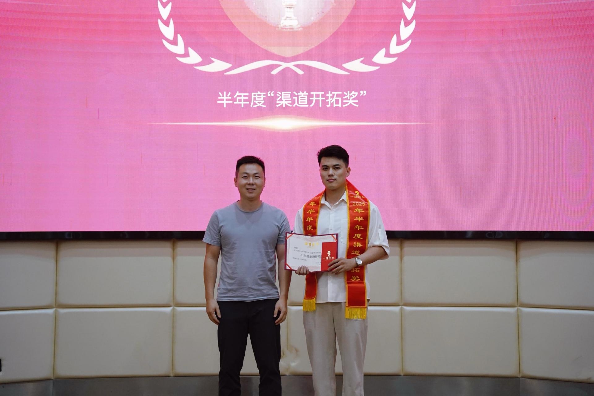 湖(hu)南省(sheng)一(yi)建(jian)園林建設(shè)有限公(gong)司(si) 湖(hu)南省(sheng)一(yi)建(jian)園(yuan)林建(jian)設(shè)(she)有(you)限公司